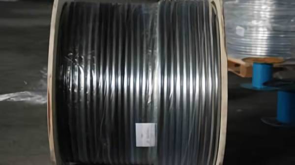 Hydraulic hose in reel packaging